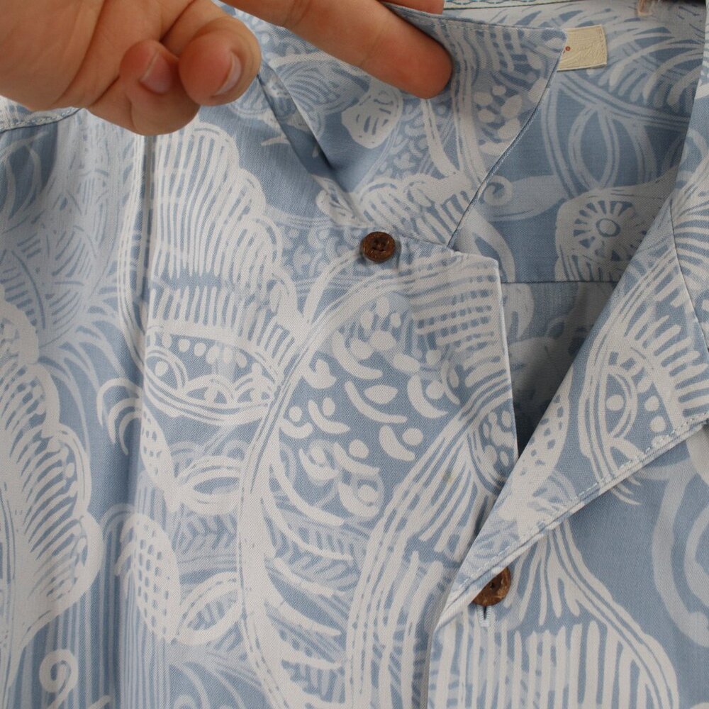 Tommy Bahama Hawaiian Shirt Mens 2XL Silk fish shrimp seafood print loop collar - Picture 7 of 16